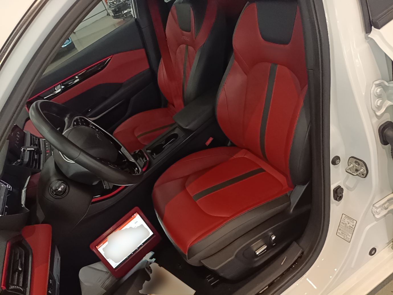 Dongfeng Aeolus Yixuan 2022 230T Automatic Adaptive-Beam Knight Edition — снимка 17