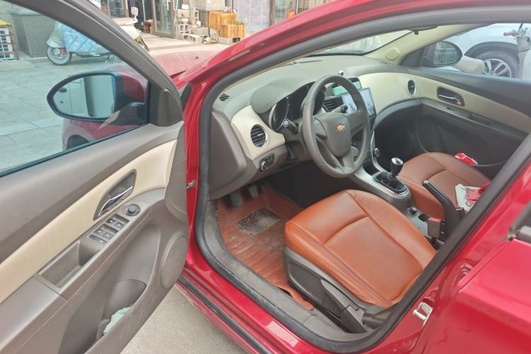 Used Chevrolet Cruze 2015 1.5L Classic SL MT Driver Seat