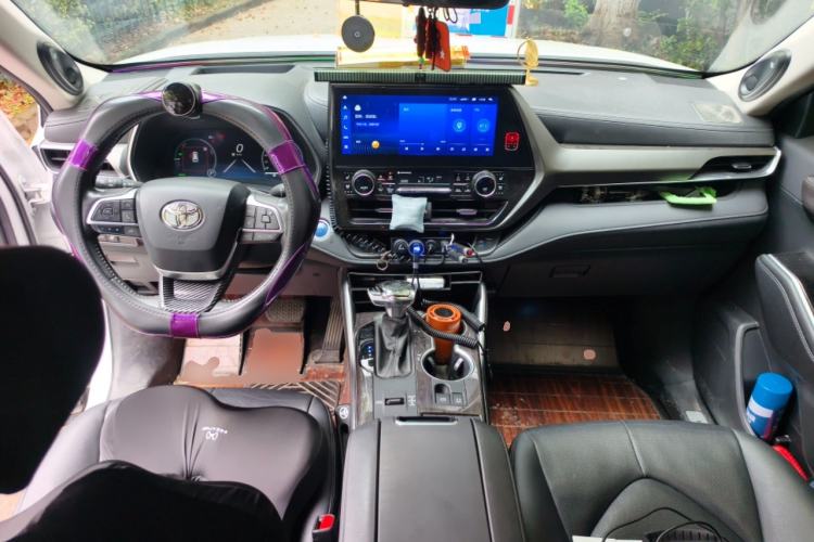 Used Toyota Highlander 2022 Dual-Engine 2.5L Four-Wheel Drive Supreme Edition 7-Seater Center Console