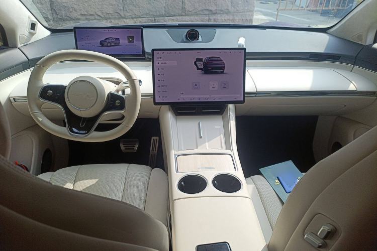 Used Hima Luxeed R7 2024 All-Electric 736 km Ultra Center Console