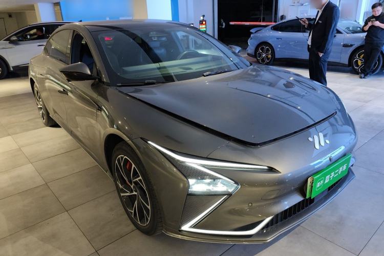 Used IM L7 2022 Dynamic Model Front Right 45 Deg