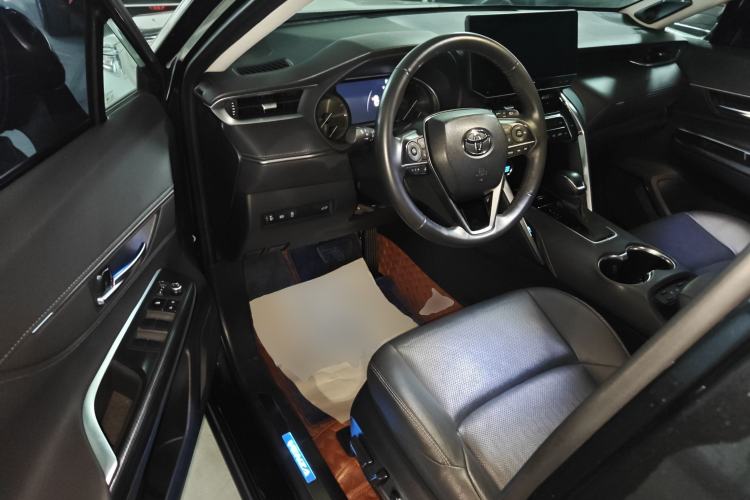 Used Toyota Venza 2022 2.0L CVT Two-Wheel Drive Prestige Edition Driver Seat