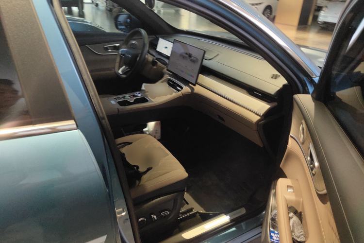 Used Chery Tiggo 8 PLUS C-DM 2025 1.5T 116 km Prestige Version 5 Seats Right Front Seat