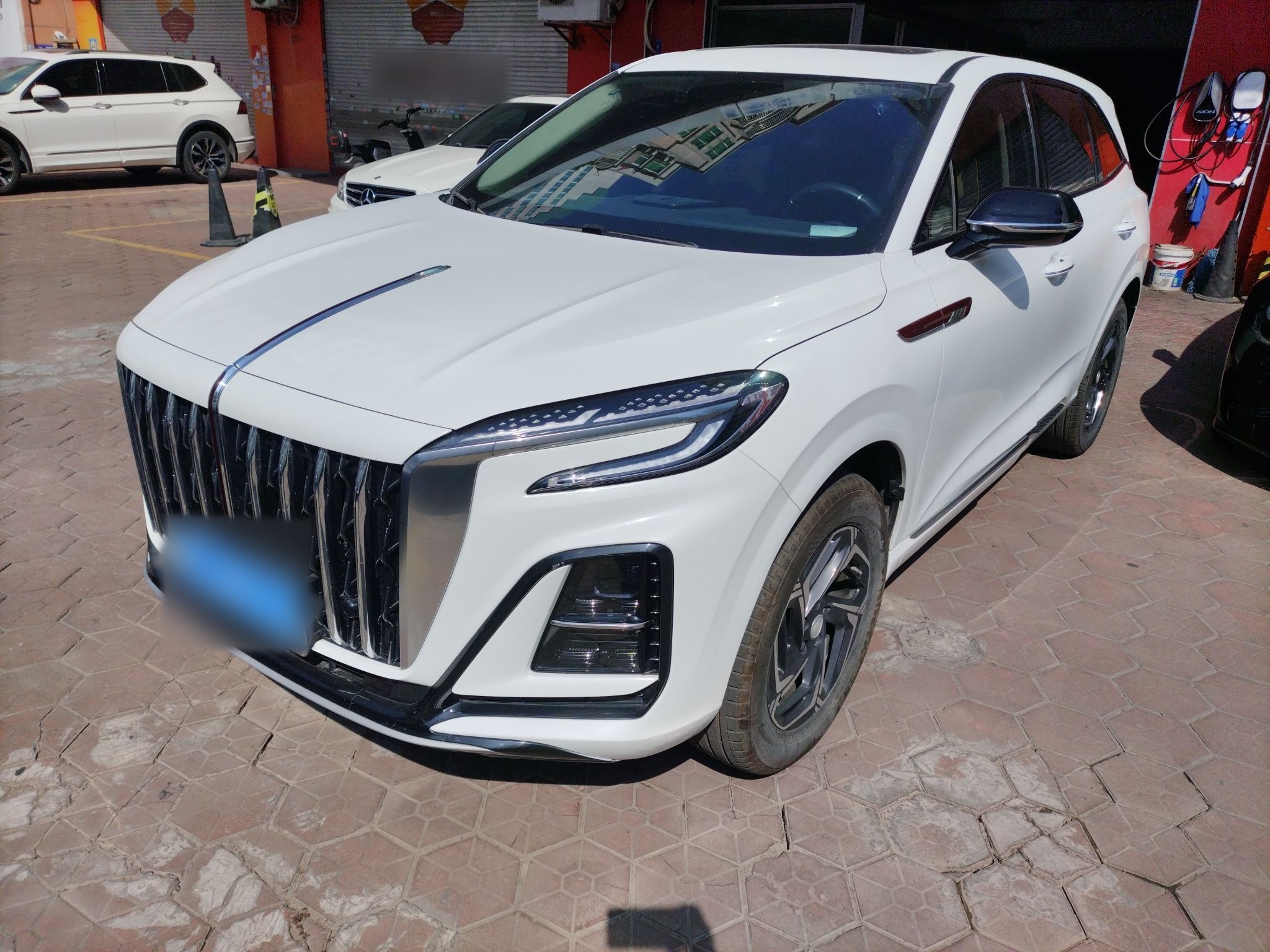 Под передней частью автомобиля