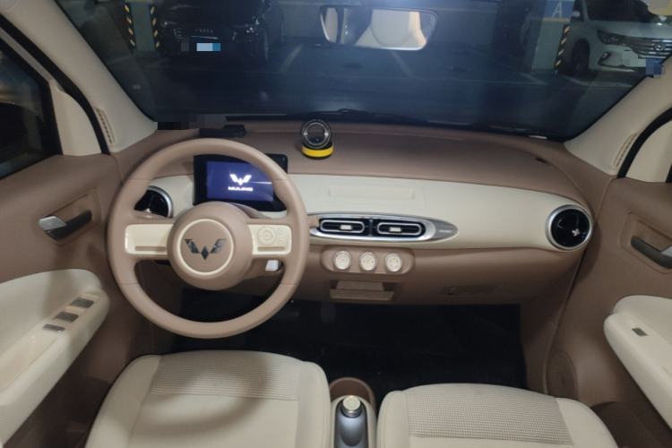 Used Wuling Hongguang MINIEV 2025 Four-Door Version Advanced Edition Center Console
