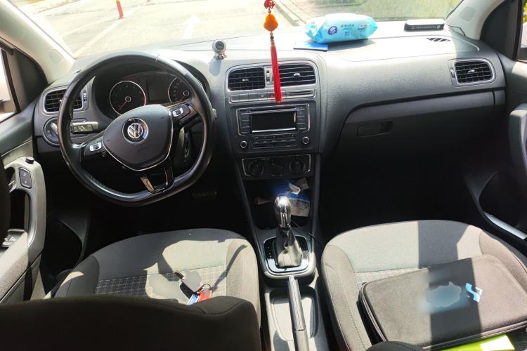 Used Volkswagen Polo 2016 1.6L Automatic Comfort Model Center Console