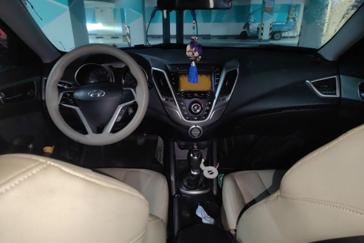 Used Hyundai Veloster 2011 1.6L Manual Comfort Edition Center Console