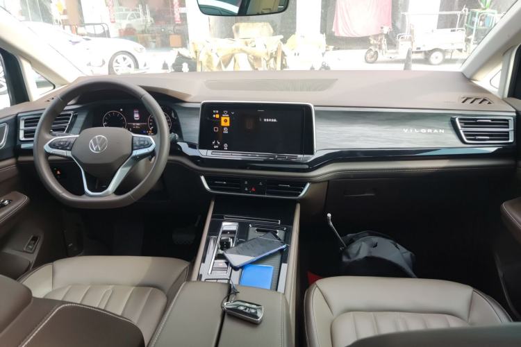 Used Volkswagen Viloran 2024 330TSI Luxury Edition Center Console