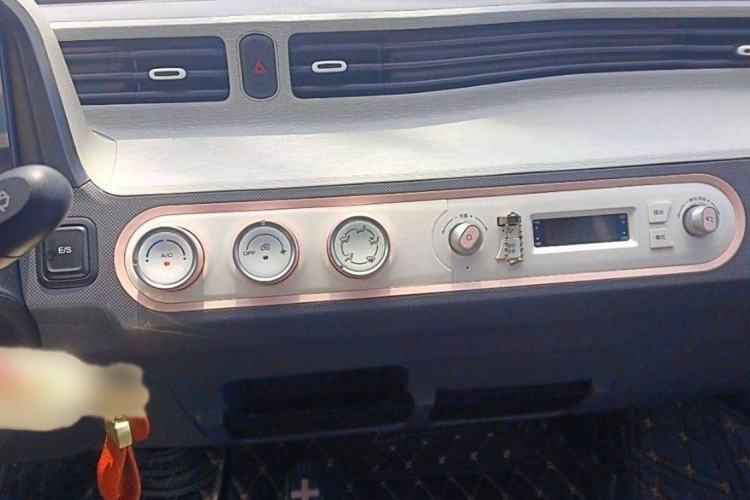 Used Wuling Hongguang MINIEV 2022 Macaron Premium Model – Lithium Ternary Battery Interior 4