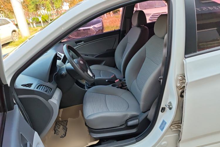 Used Hyundai Verna (older generation) 2014 1.4L Manual Smart GLS Trim Left Front Seat