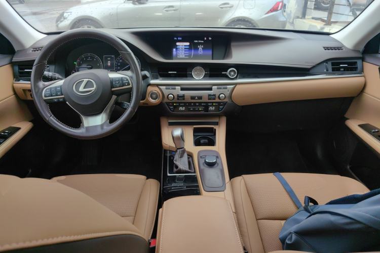 Used Lexus ES 2015 200 Elite Edition Center Console