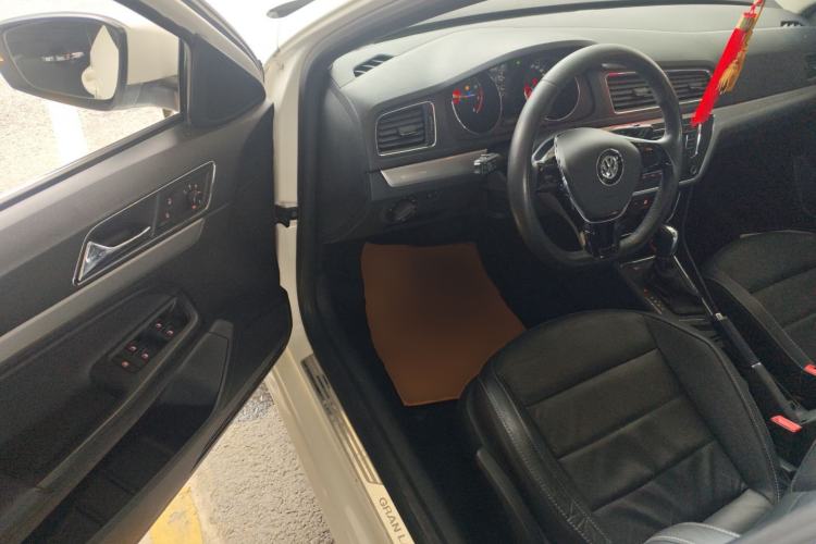 Used Volkswagen Gran Lavida 2015 1.6L Automatic Comfort Edition
