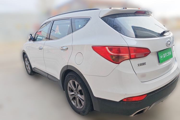 Used Hyundai Santa Fe 2015 2.4L Automatic Two-Wheel Drive Smart Version 5 Seats