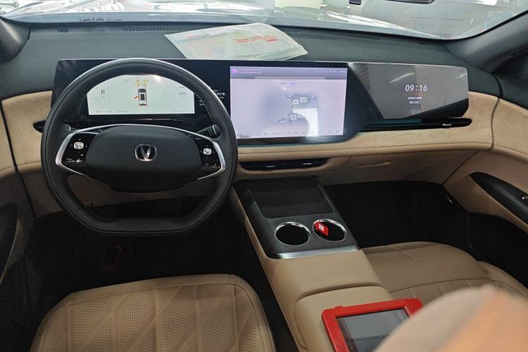 Used CHANGAN CS75 PLUS 2025 4th Generation 1.5T New Blue Whale Smart Flagship Version Center Console