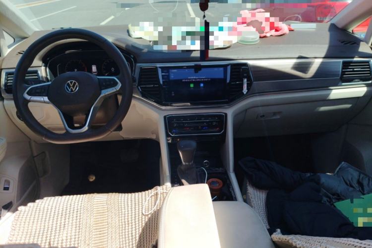 Used Volkswagen Viloran 2020 330TSI Luxury Edition Center Console