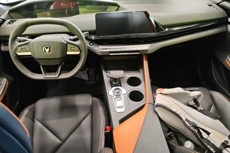 Used Changan UNI-V iDD 2023 ZhiDian iDD 1.5T 113km Smart & Fun Version
