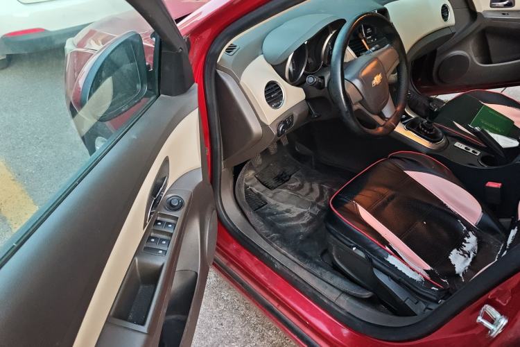 Used Chevrolet Cruze 2015 1.5L Classic SL MT Driver Seat