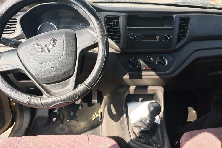 Used Wuling Hongguang V 2019 1.5L Base Version China VI LAR
