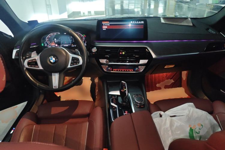 Used BMW 5 Series 2022 Second Facelift 530Li Luxury Version M Sport Package Center Console