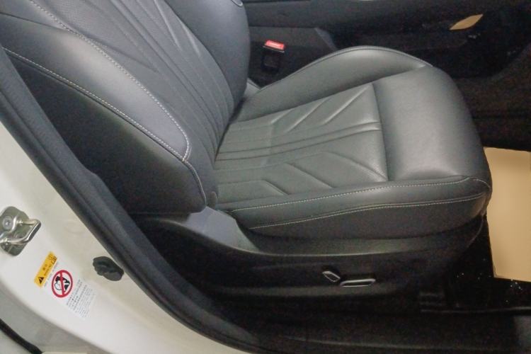 Used CHANGAN UNI-K 2024 2.0T Two-Wheel Drive YueShang Trim Right Front Seat