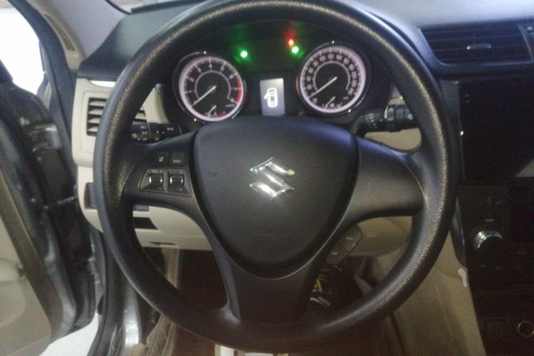 Used Suzuki Kizashi 2011 2.4L Two-Wheel Drive CVT Standard Edition
