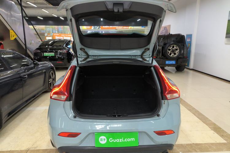 Used Volvo V40 2018 T3 Zhiya Edition
