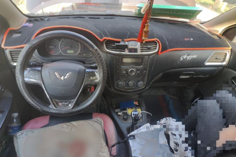 Used Wuling Hongguang 2015 1.5L S Base Model China IV Center Console