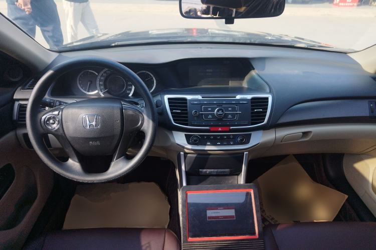 Used Honda Accord 2015 2.0L LX Comfort Edition Center Console