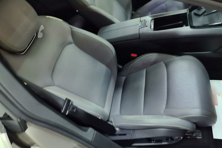 Used Lynk & Co 08 EM-P 2025 120km Long-Range Halo Right Front Seat