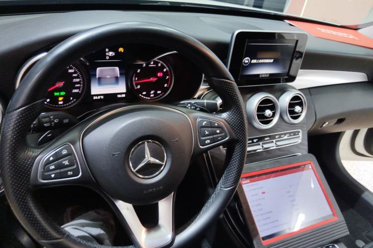 Used Mercedes-Benz C-Class 2015 C 200 station wagon Center Console