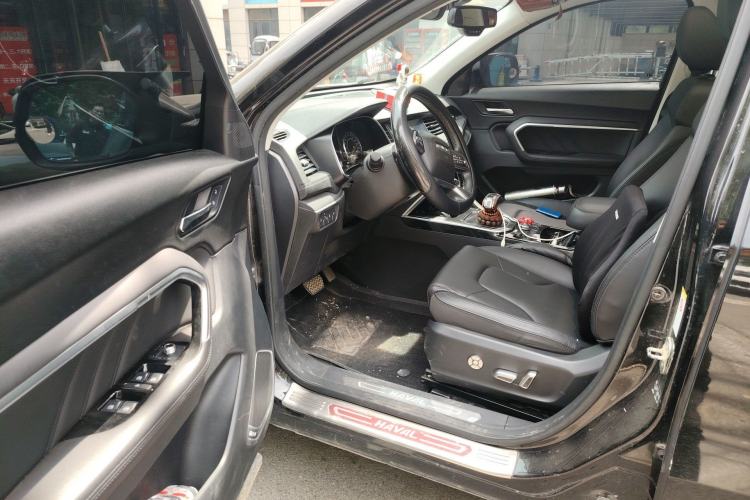 Used Haval H6 2017 Red Label 2.0T Automatic Two-Wheel Drive ZhiShang Model Driver Seat