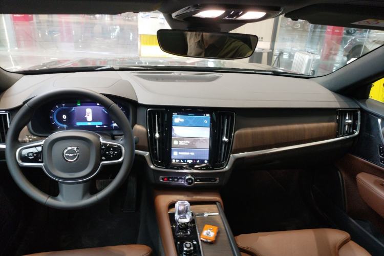 Used Volvo S90 2025 B5 Zhiyuan Luxury Edition Center Console