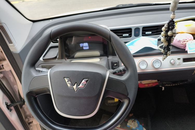 Used Wuling Hongguang MINIEV 2021 Macaron Fashion Model Lithium Iron Phosphate Steering Wheel