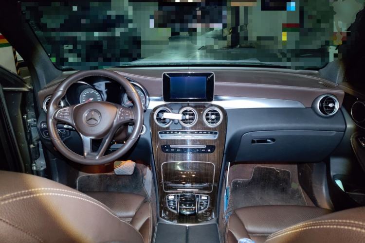 Used Mercedes-Benz GLC 2018 GLC 260 4MATIC Luxury Model Center Console