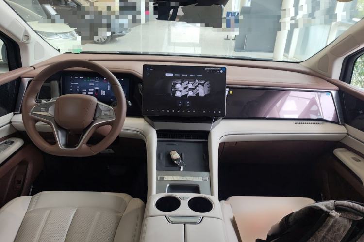 Used BYD Xia 2025 DM-i 1.5T 180km Excellence Model Center Console