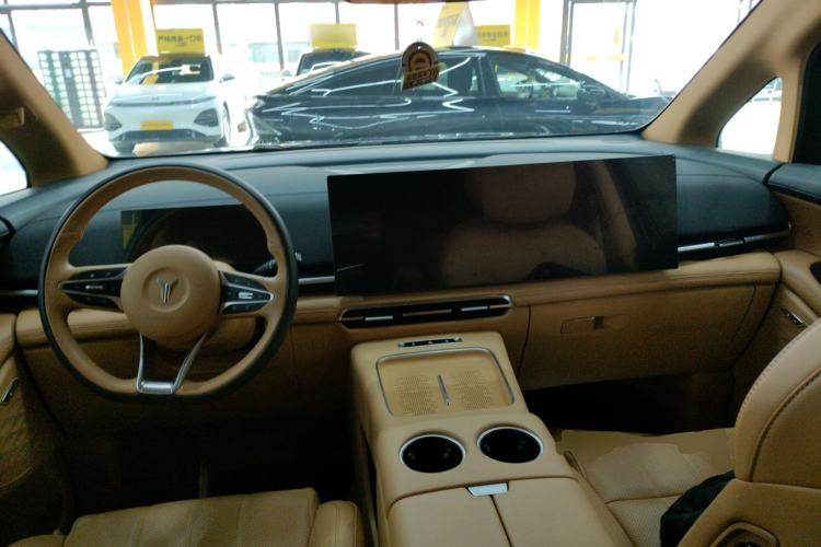 Used VOYAH Dream 2025 PHEV Four-Wheel Drive Excellence Kunpeng Edition