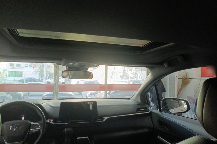 Used Toyota Granvia 2024 2.5L Hybrid Luxury Edition