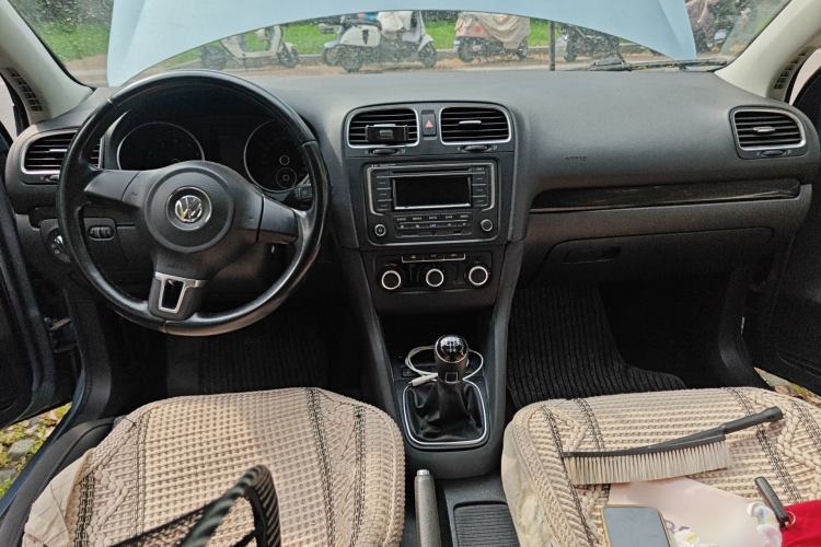 Used Volkswagen Golf 2012 1.4 TSI Manual Comfort Edition Center Console