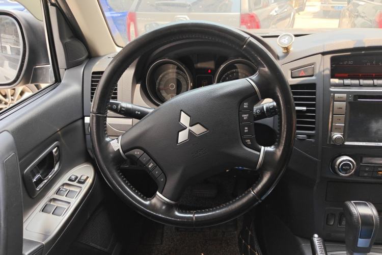 Used Mitsubishi Pajero 2014 3.0L Elite Edition Steering Wheel