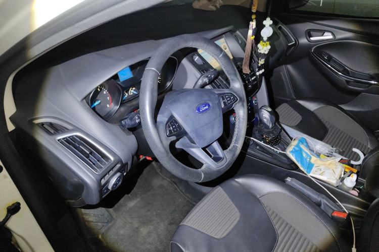 Used Ford Focus 2017 Sedan EcoBoost 125 Automatic Supreme Style SmartDrive Edition Steering Wheel