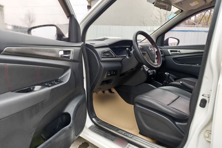 Used CHANGAN KAICHENG Oushang A600 2016 1.5L Manual Luxury 7-Seater Interior 9