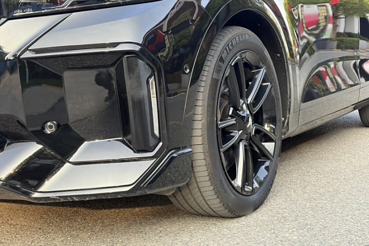 Used VOYAH FREE 2023 Four-Wheel Drive Extended-Range Model with Ultra-Long Range
