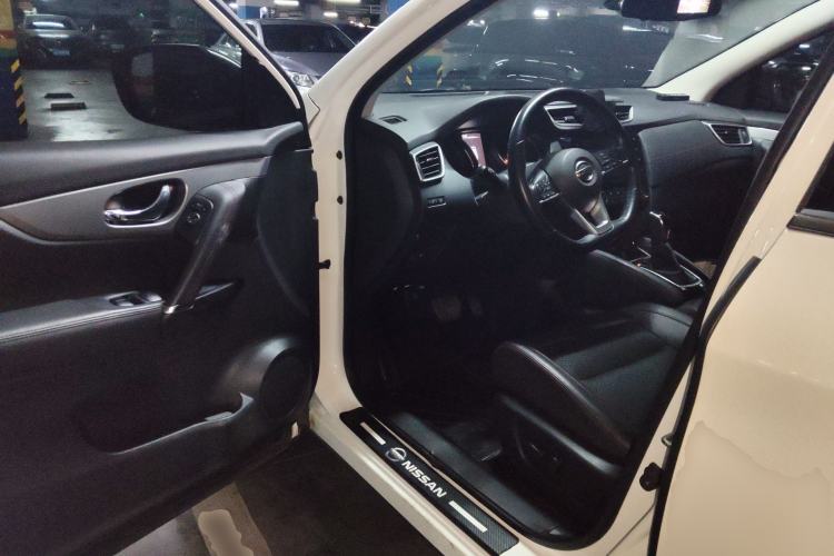 Used Nissan Qashqai 2019 2.0L CVT Luxury Edition Driver Seat