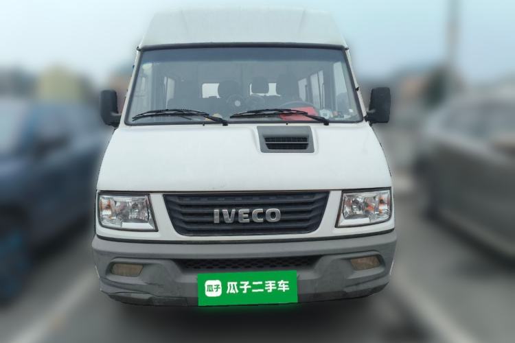 Used Iveco Daily 2017 2.5T A35 Passenger Van 5-7 Seats Model 47Z5
