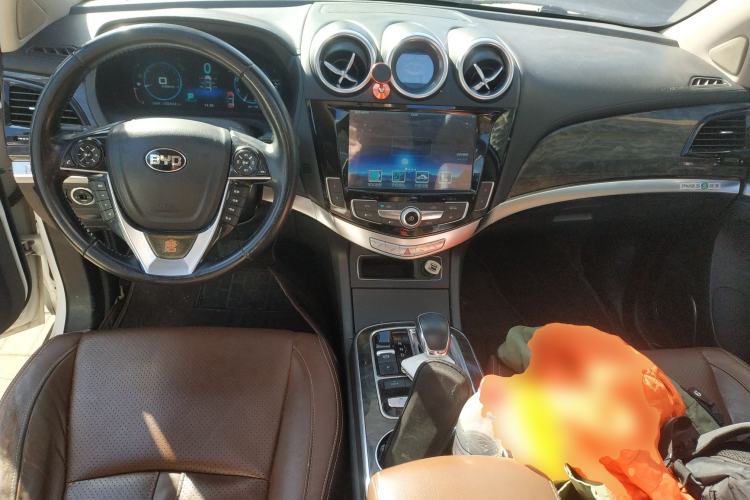 Used BYD Tang New Energy 2015 2.0T Four-Wheel-Drive Flagship Model Center Console