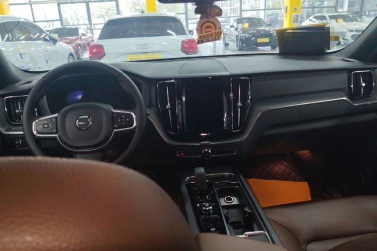 Used Volvo XC60 2022 B5 4x4 Zhiyi Luxury Edition