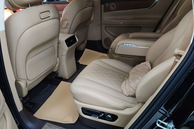 Used Hima AITO M9 2024 Range-Extended Ultra Version 42 kWh 6-Seater Model Left Rear Seat