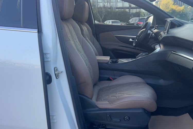 Used Peugeot 5008 2017 380THP 7-Seater Luxury GT Edition Right Front Seat