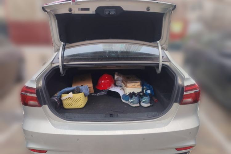 Used Roewe i6 New Energy 2017 45T Hybrid Connect & Smart Enjoyment Edition
