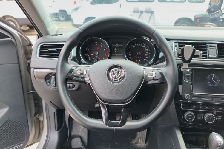 Used Volkswagen Sagitar 2017 230TSI Automatic Luxury Edition Steering Wheel